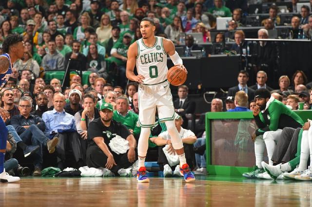 5, 塔图姆40分10板率绿军横扫76人  