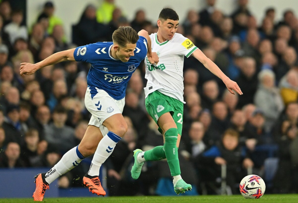  伊萨克双响纽卡斯尔联主场完胜西汉姆联跻身欧战区  